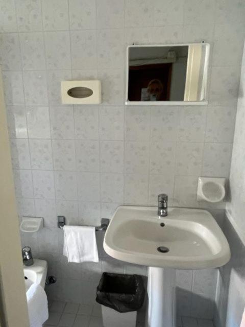 Hotel Carol Чезенатіко Екстер'єр фото