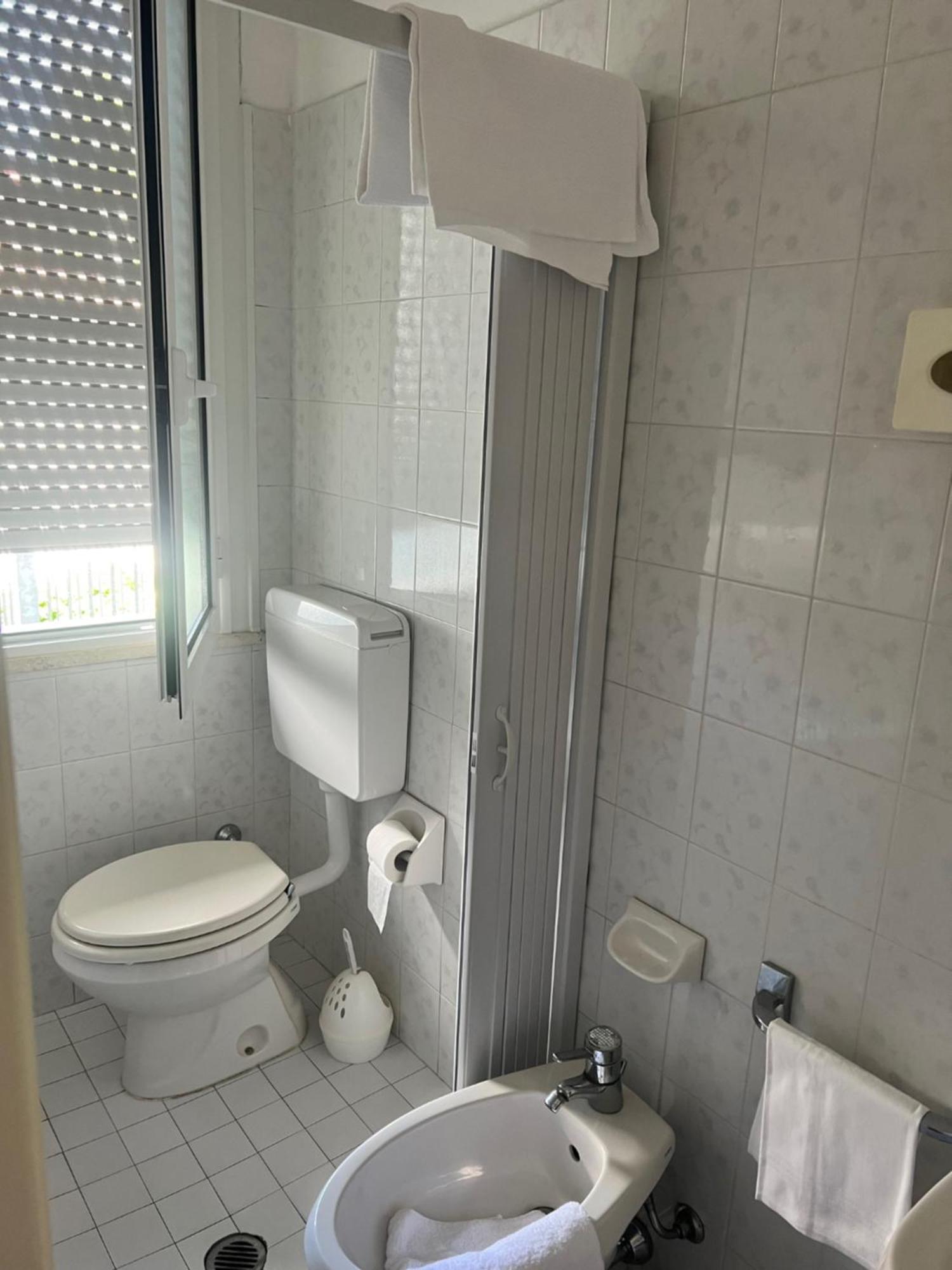 Hotel Carol Чезенатіко Екстер'єр фото