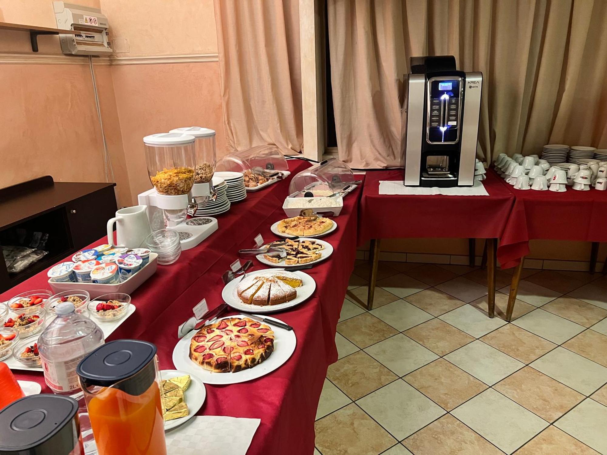 Hotel Carol Чезенатіко Екстер'єр фото