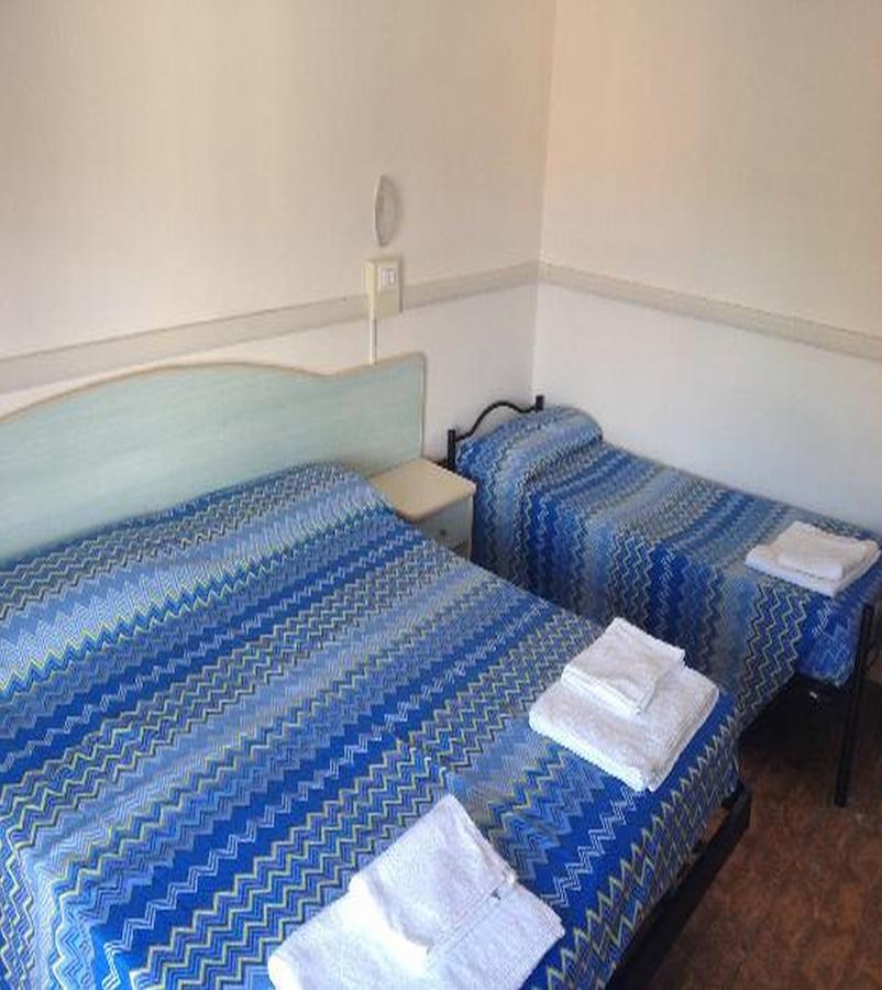 Hotel Carol Чезенатіко Номер фото